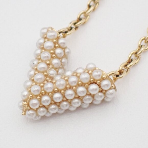 LOUIS VUITTON Collier Essential V Necklace Imitation Pearl GHW - Picture 3 of 11